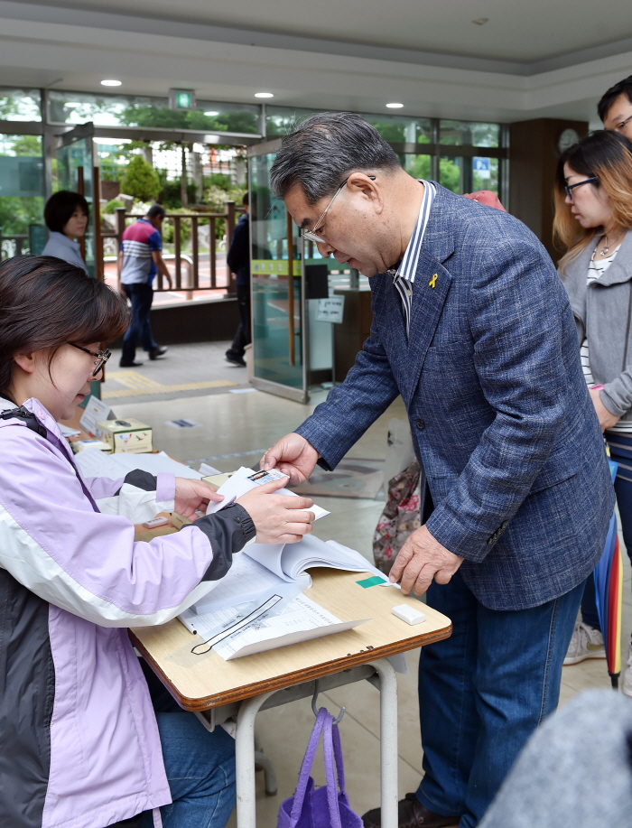 경기도 이재정 교육감 19대 대통령 선거 투표