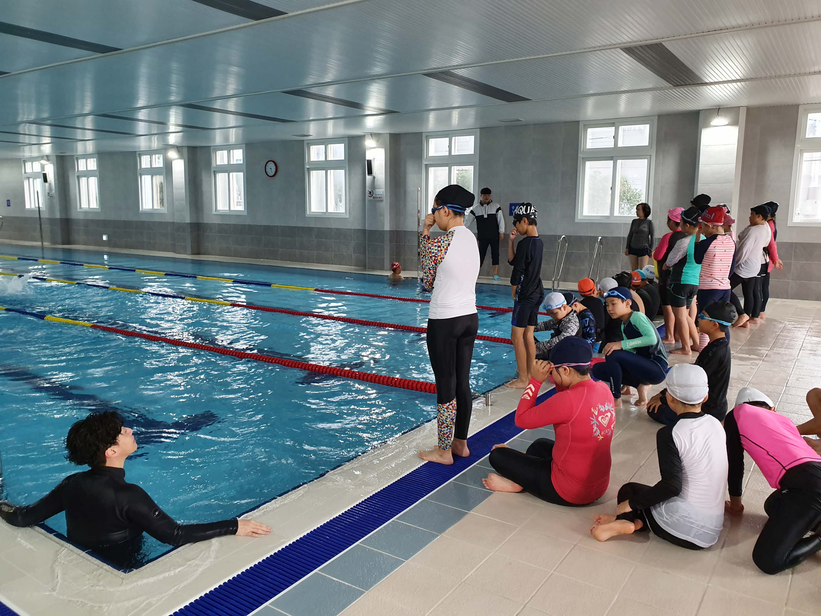 제주 삼화초, 4학년 생존수영교육 실시 제주 삼화초, 4학년 생존수영교육 실시